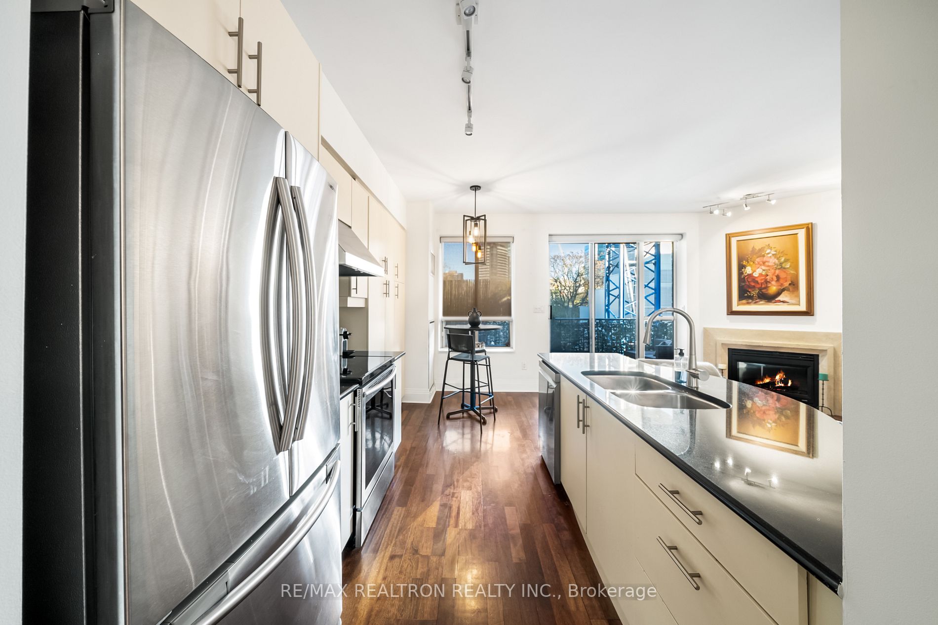 99 Avenue Rd, #301