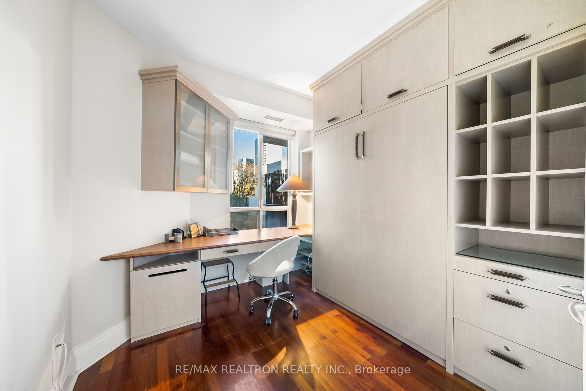 99 Avenue Rd, #301