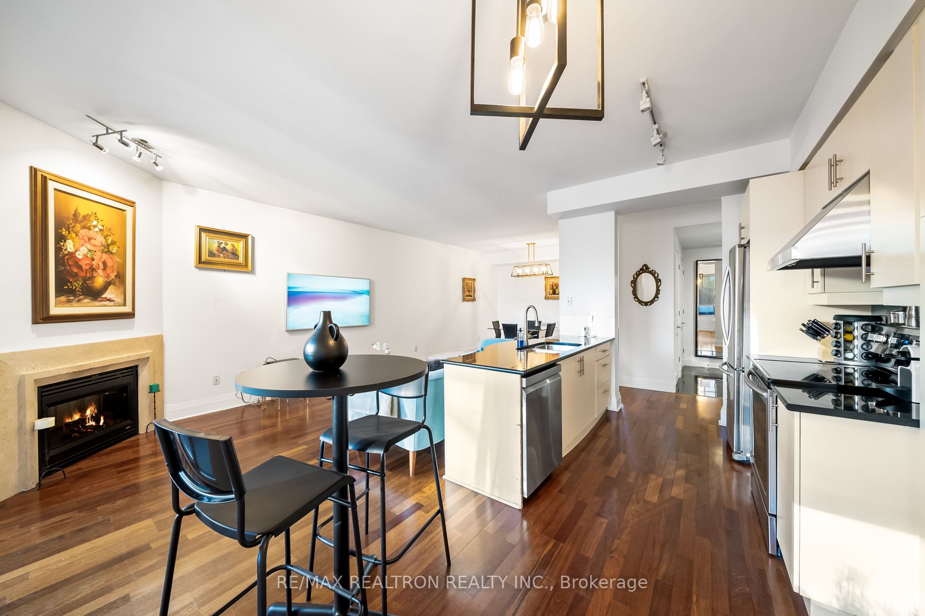 99 Avenue Rd, #301