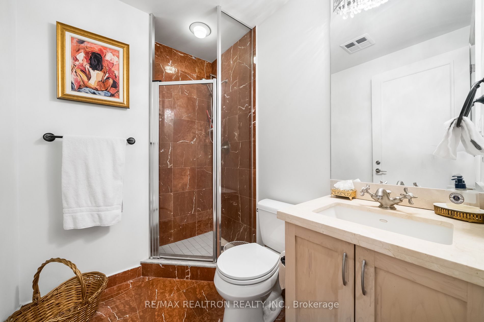 99 Avenue Rd, #301