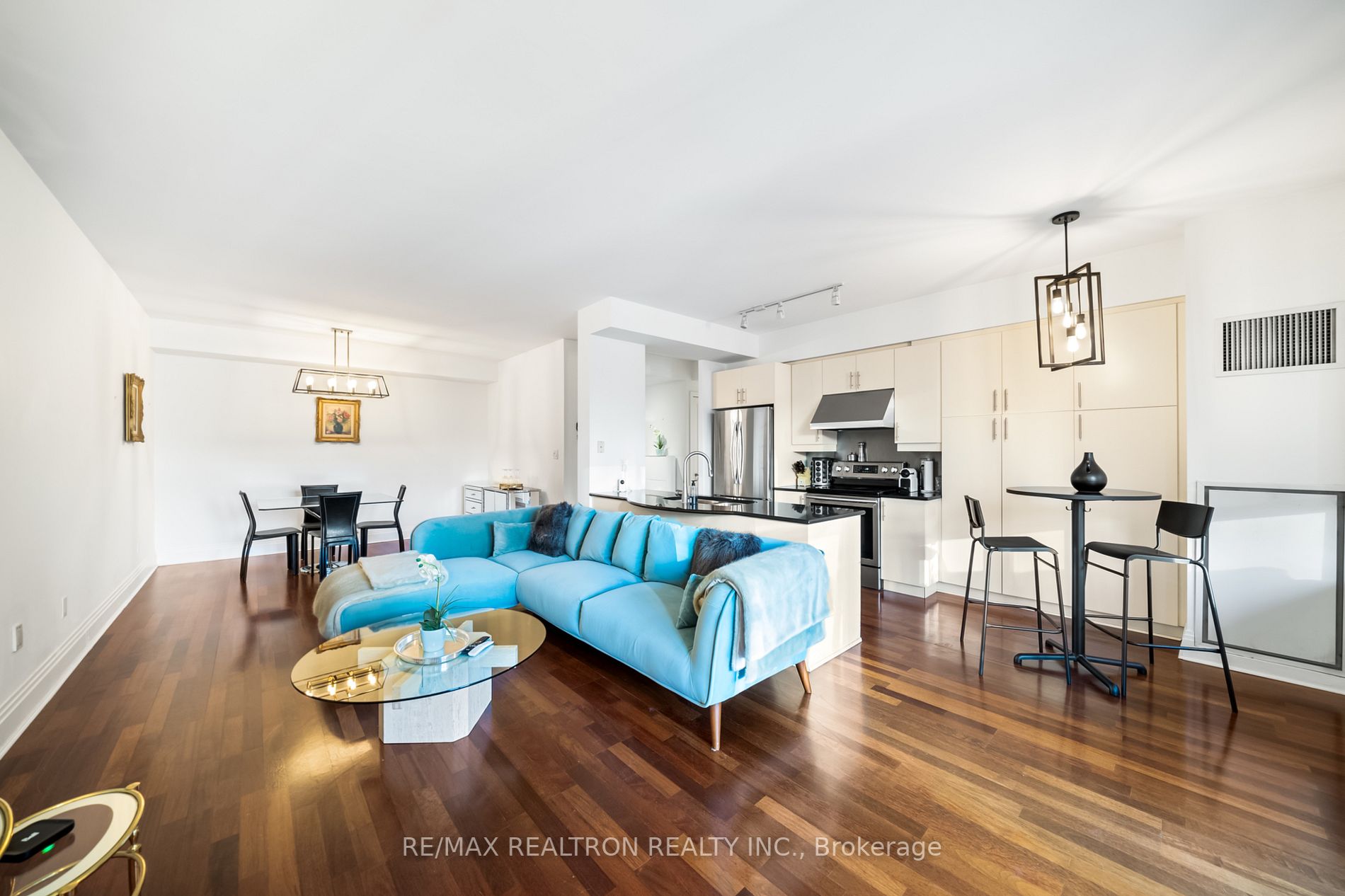 99 Avenue Rd, #301