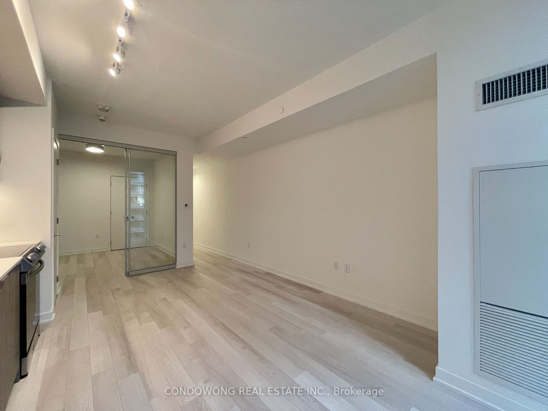 357 King St W, #2005