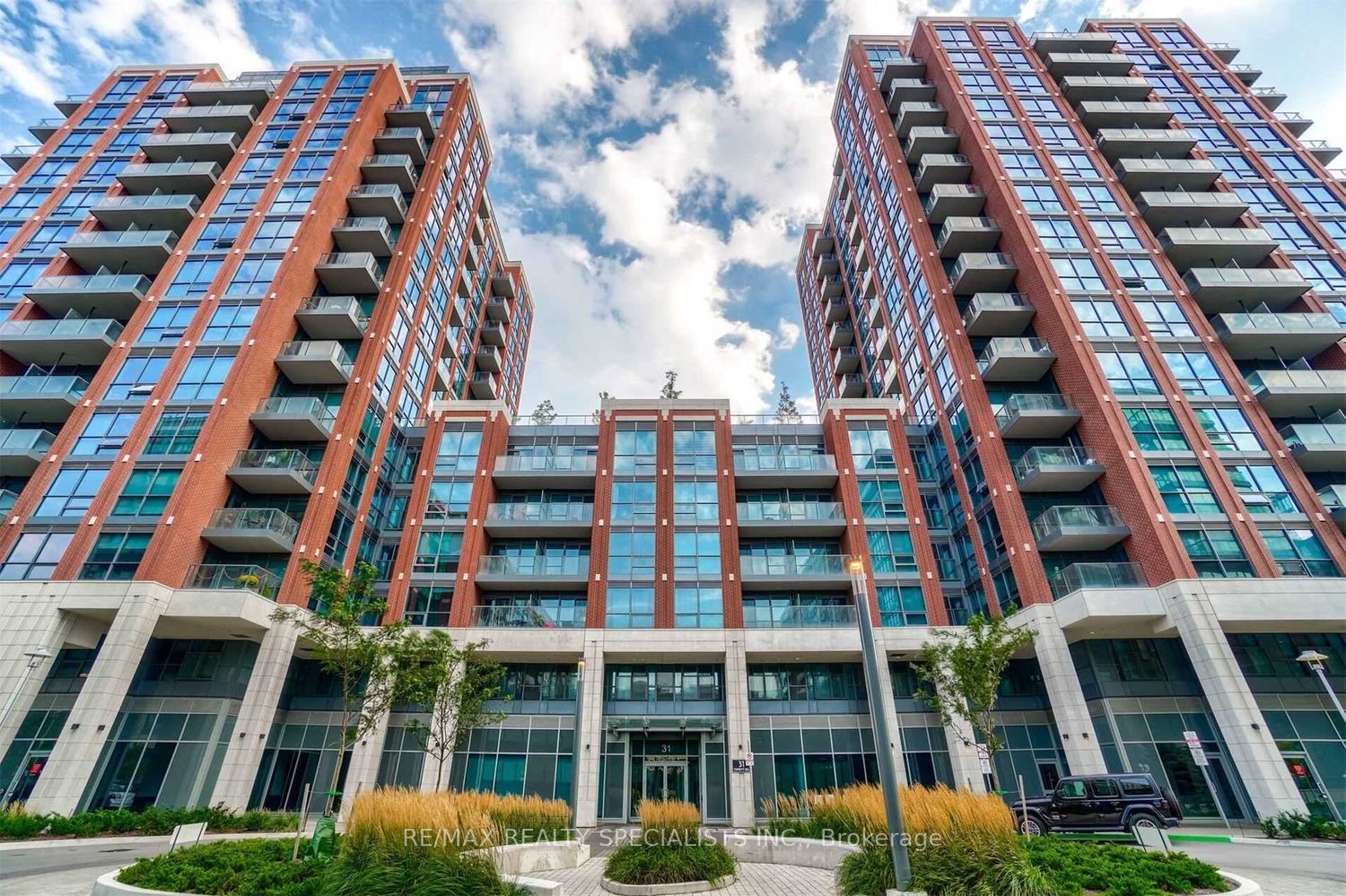 31 Tippett Rd, #1018