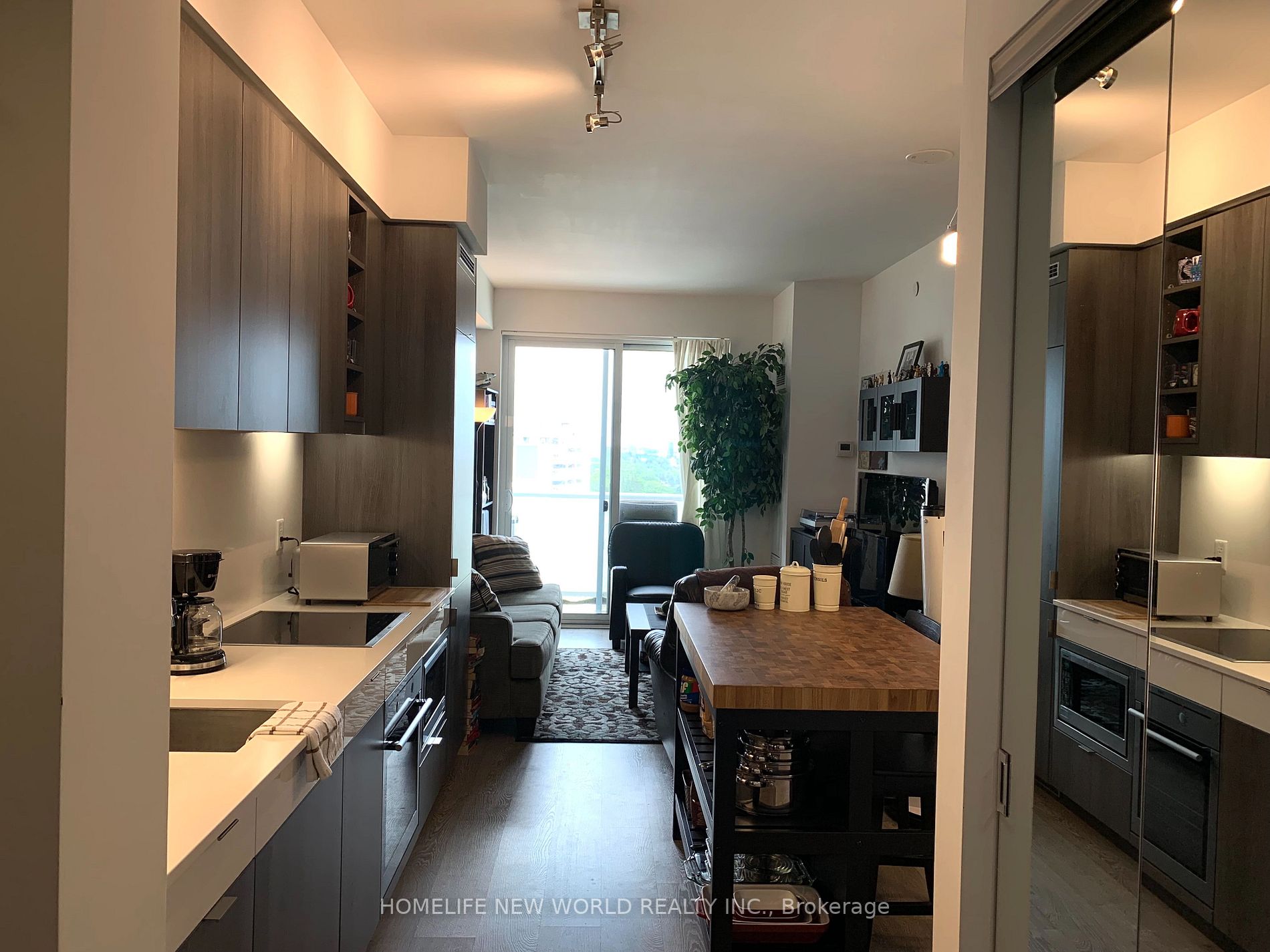 101 Erskine Ave, #1004
