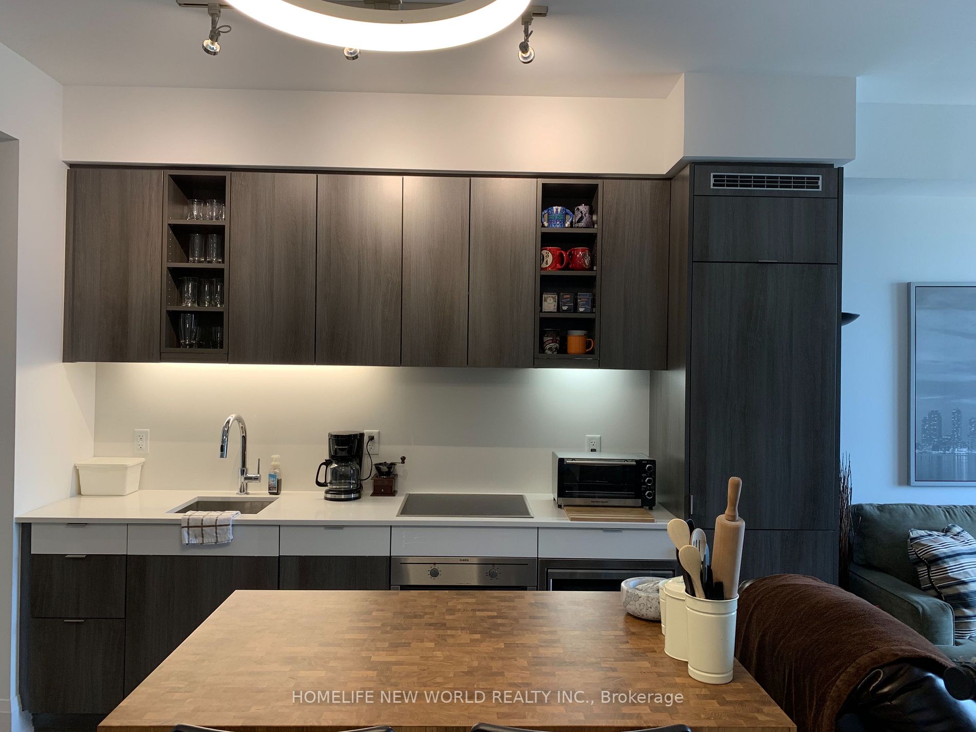 101 Erskine Ave, #1004