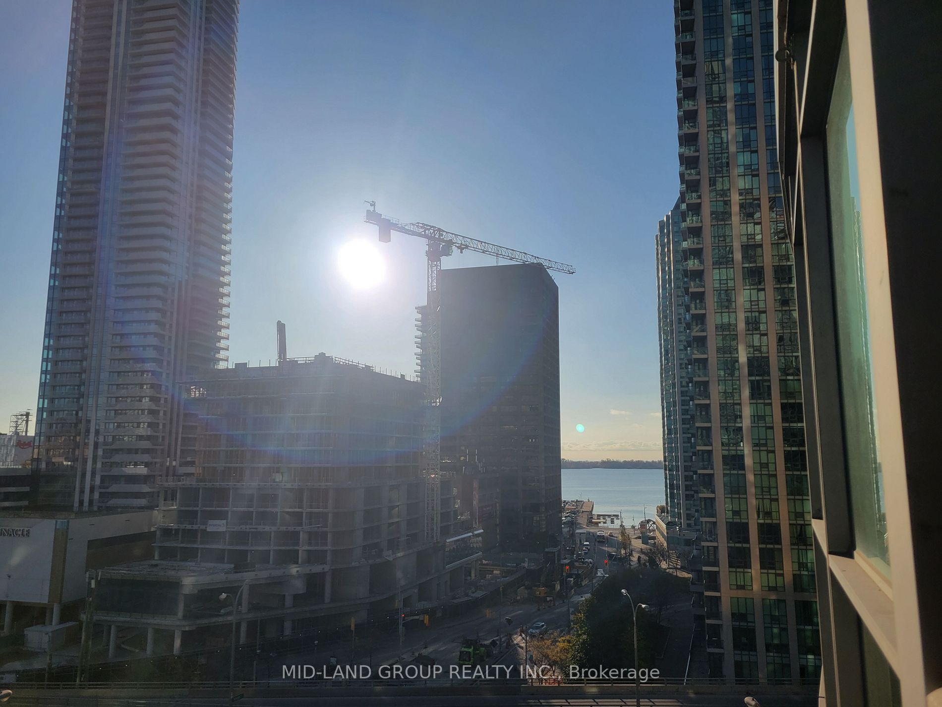18 Yonge St, #1009