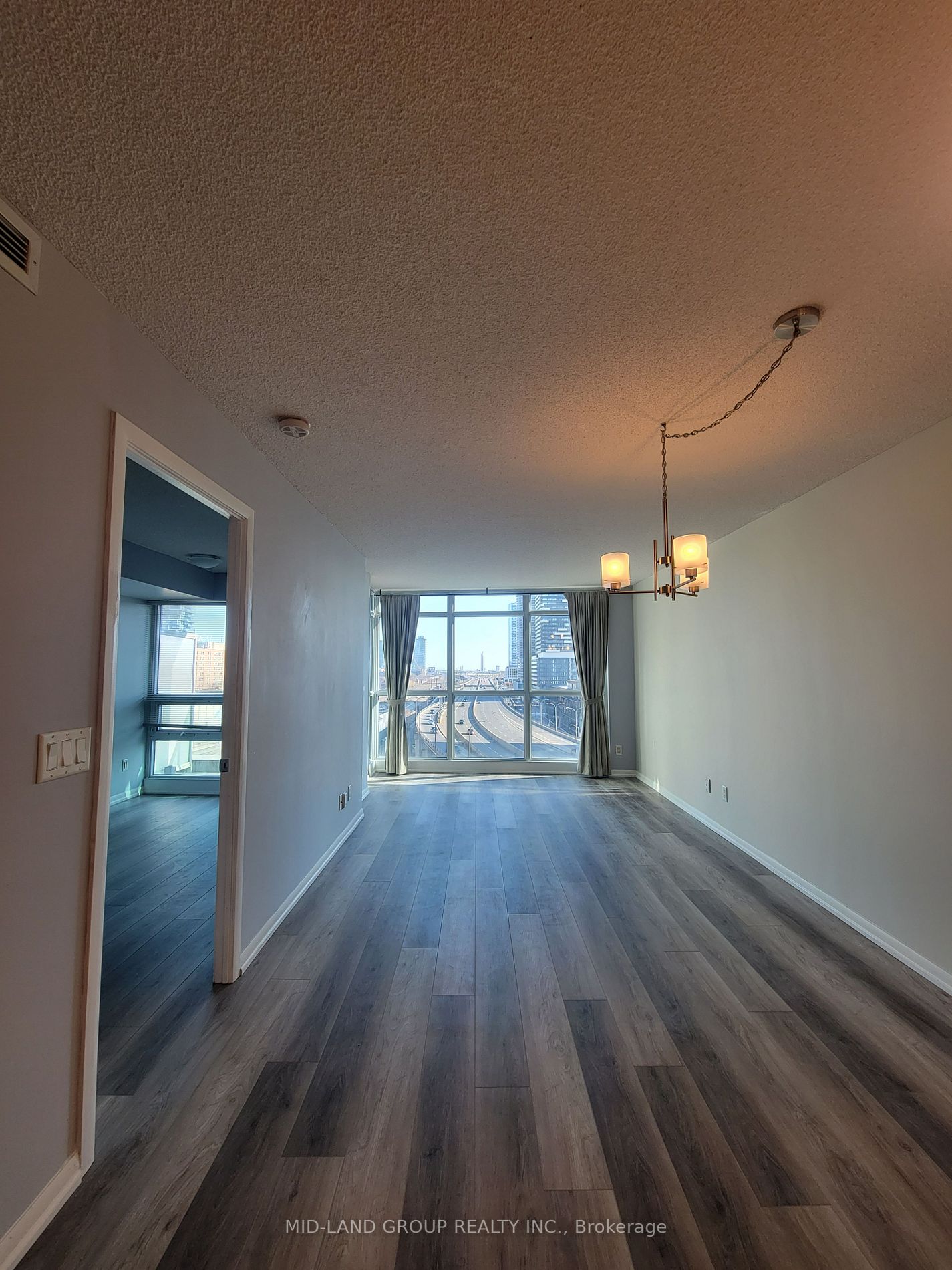 18 Yonge St, #1009