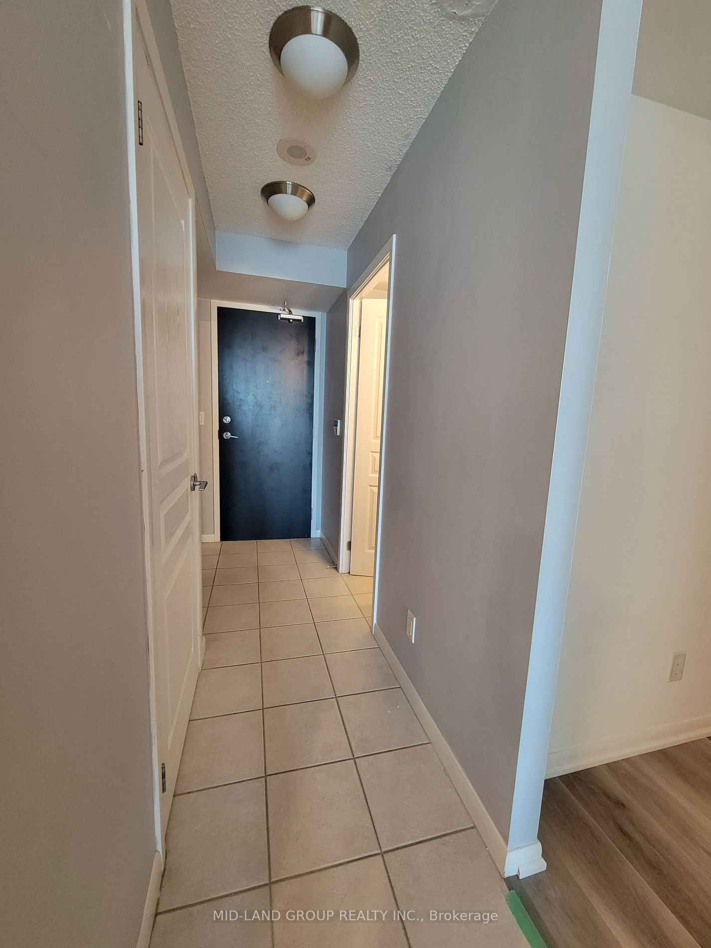 18 Yonge St, #1009