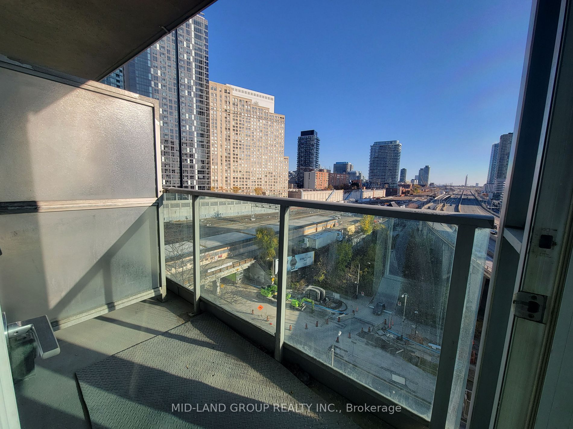 18 Yonge St, #1009