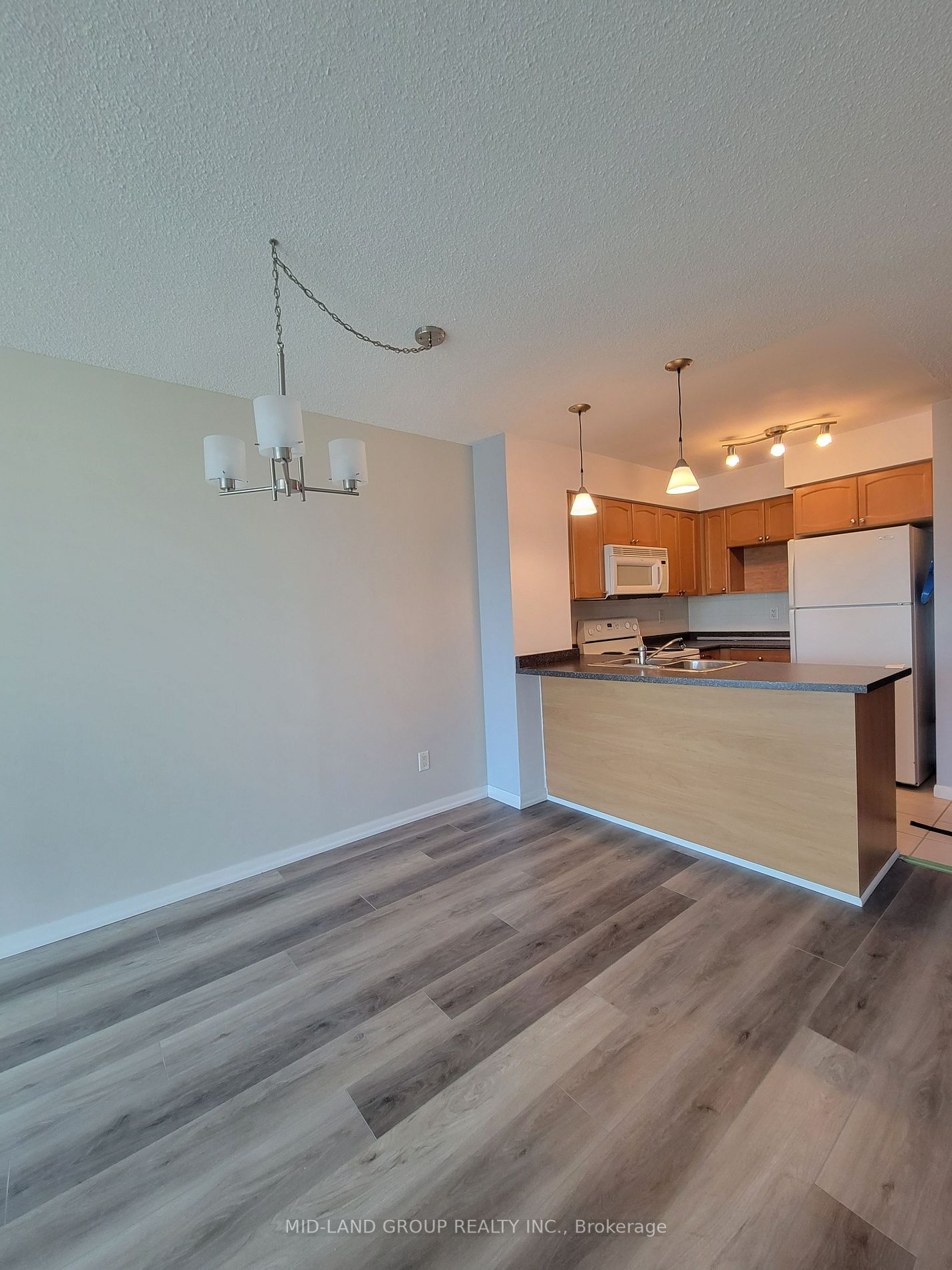 18 Yonge St, #1009
