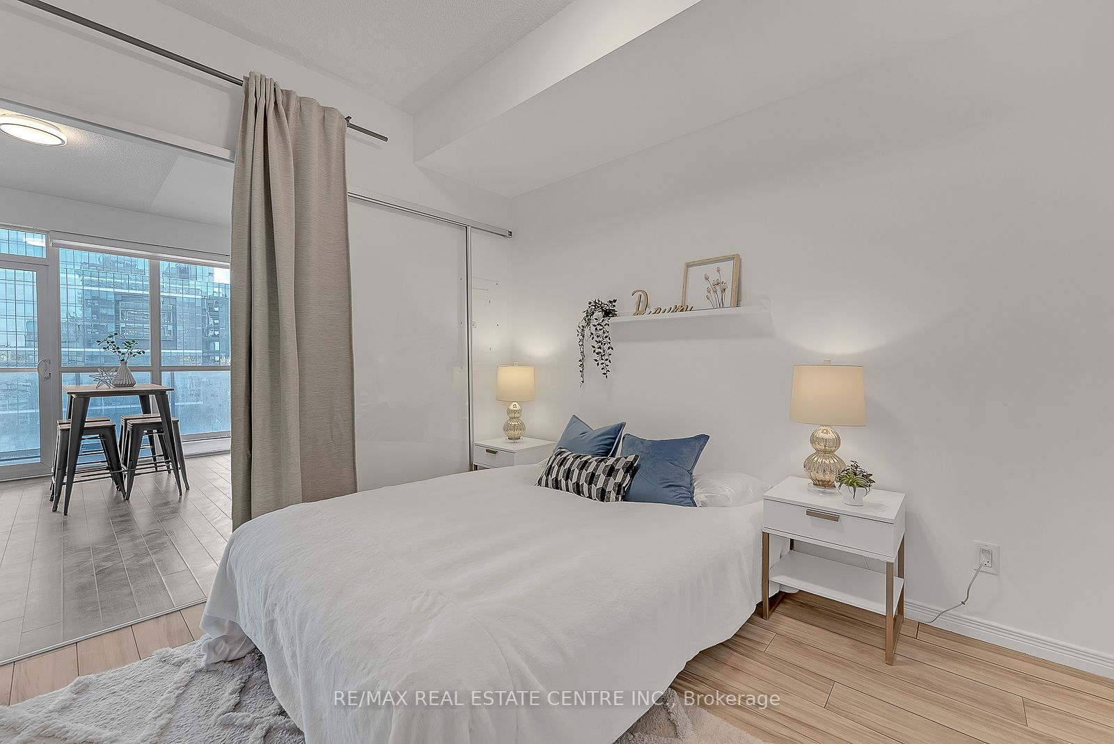 352 Front St W, #2113
