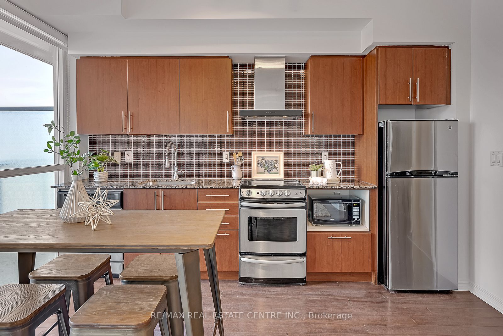 352 Front St W, #2113