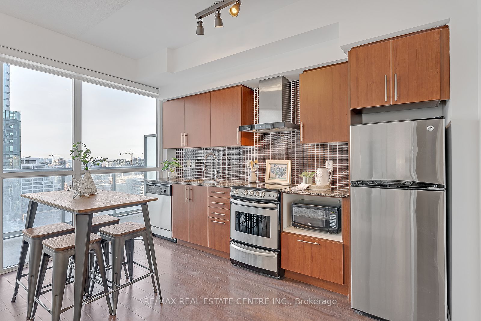 352 Front St W, #2113