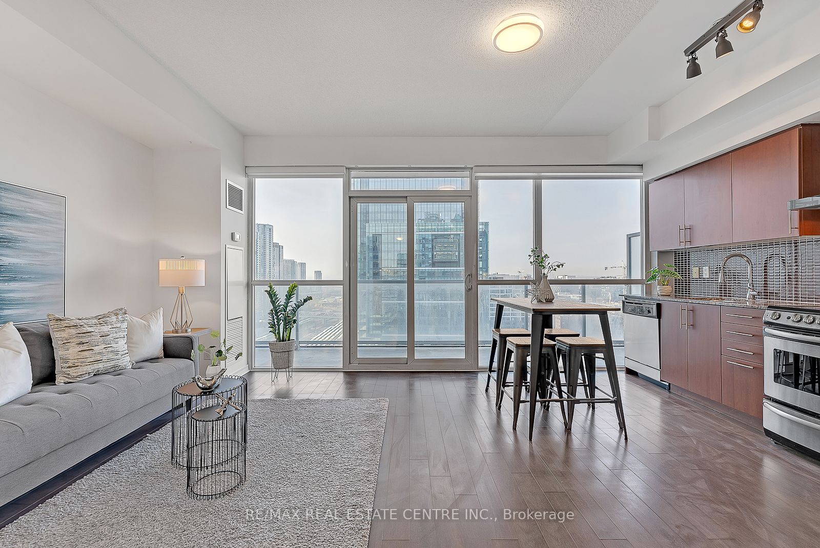 352 Front St W, #2113