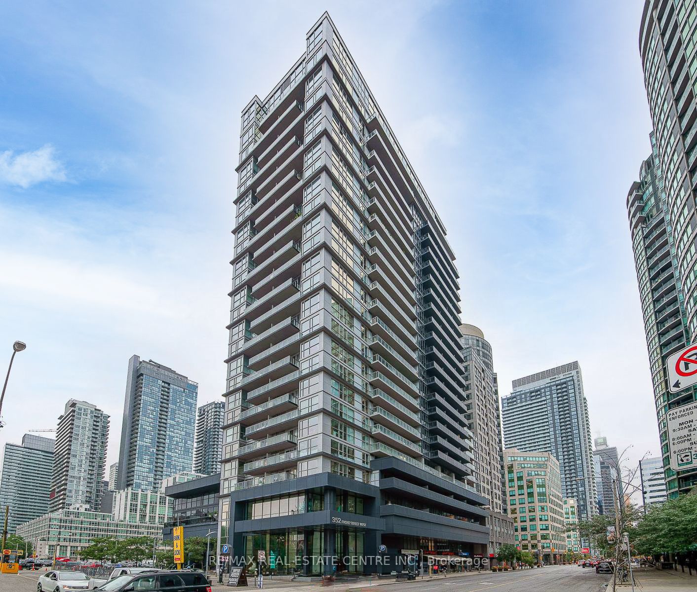 352 Front St W, #2113