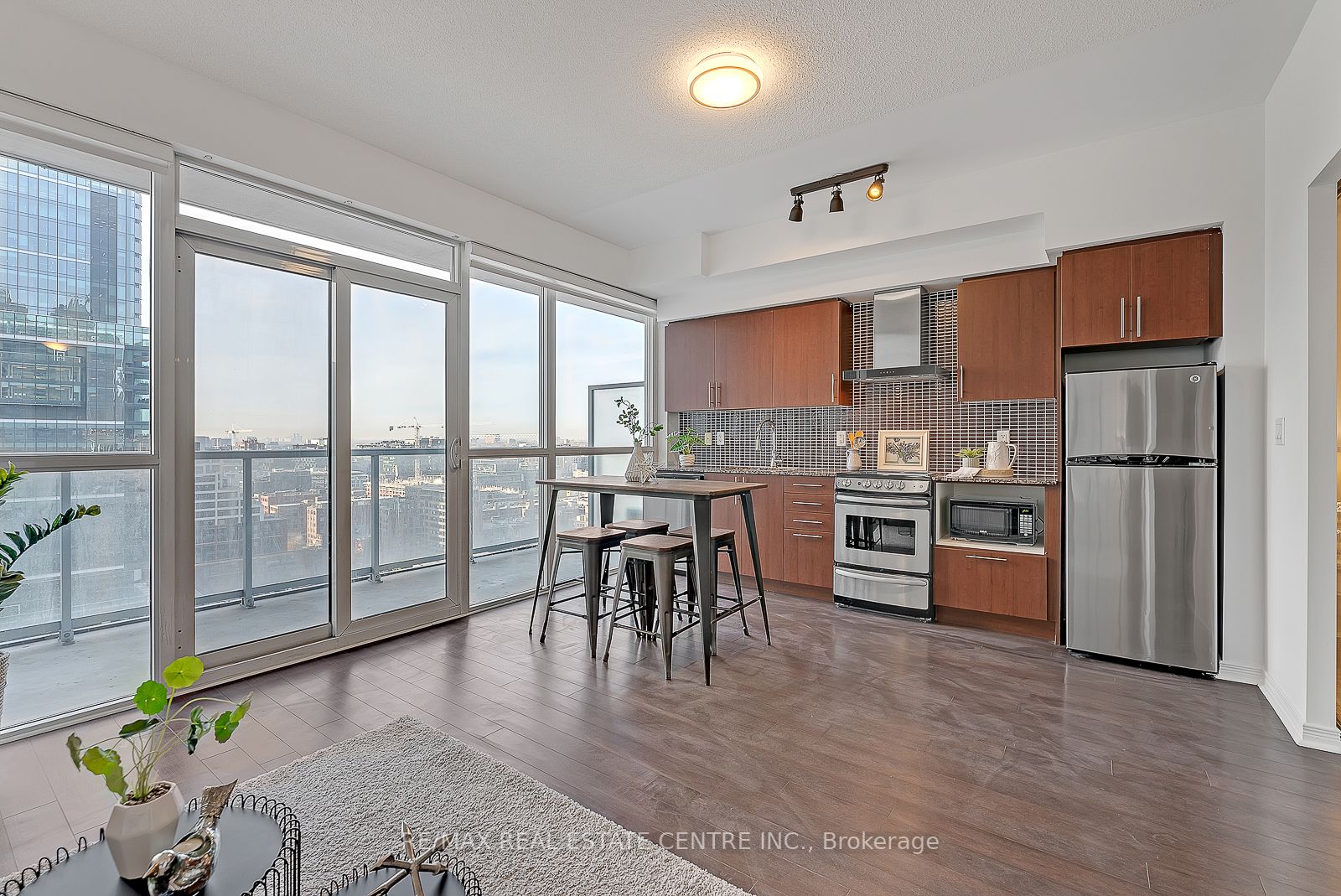 352 Front St W, #2113