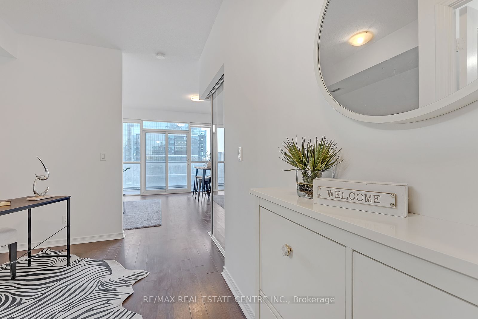 352 Front St W, #2113