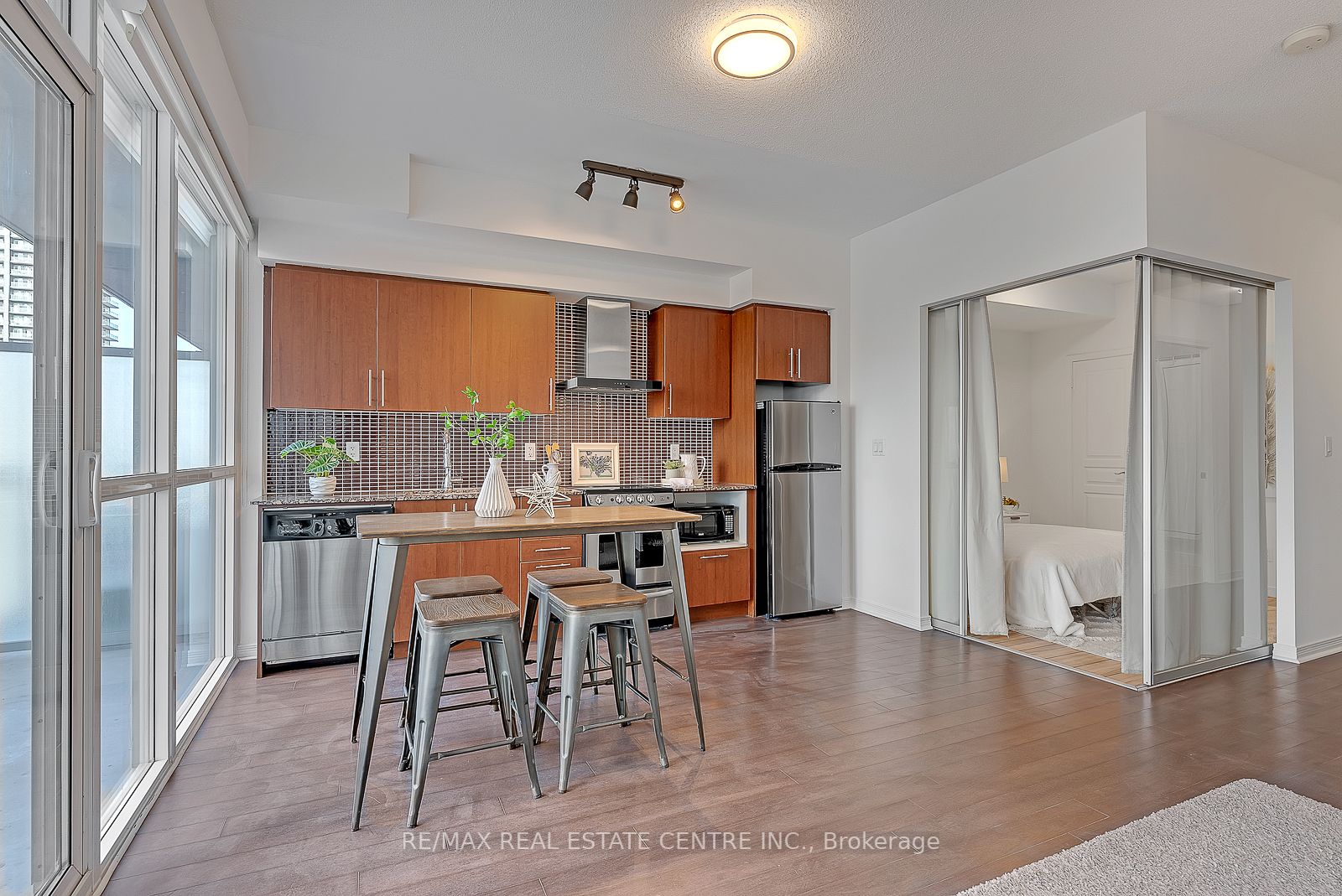352 Front St W, #2113