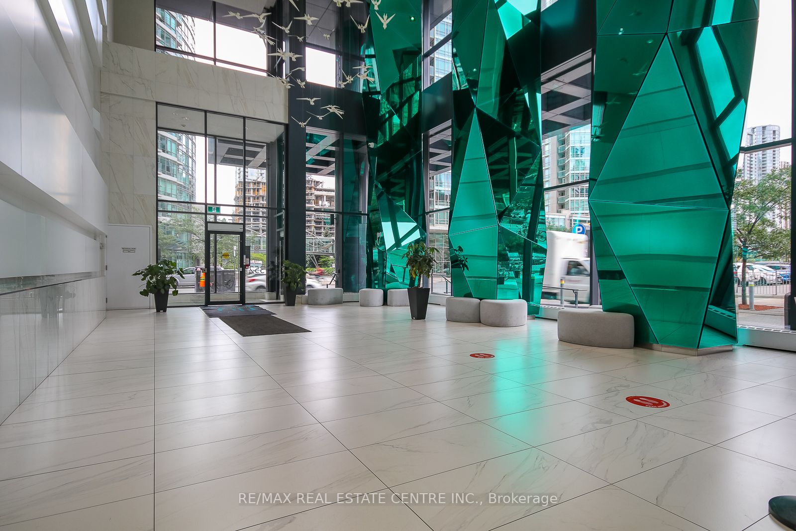 352 Front St W, #2113
