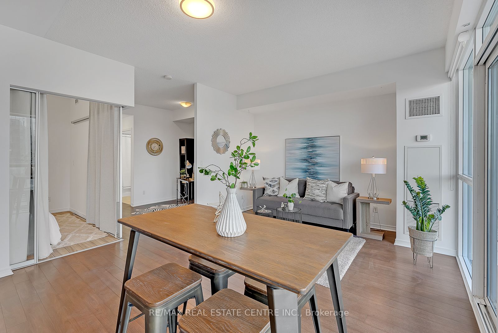 352 Front St W, #2113