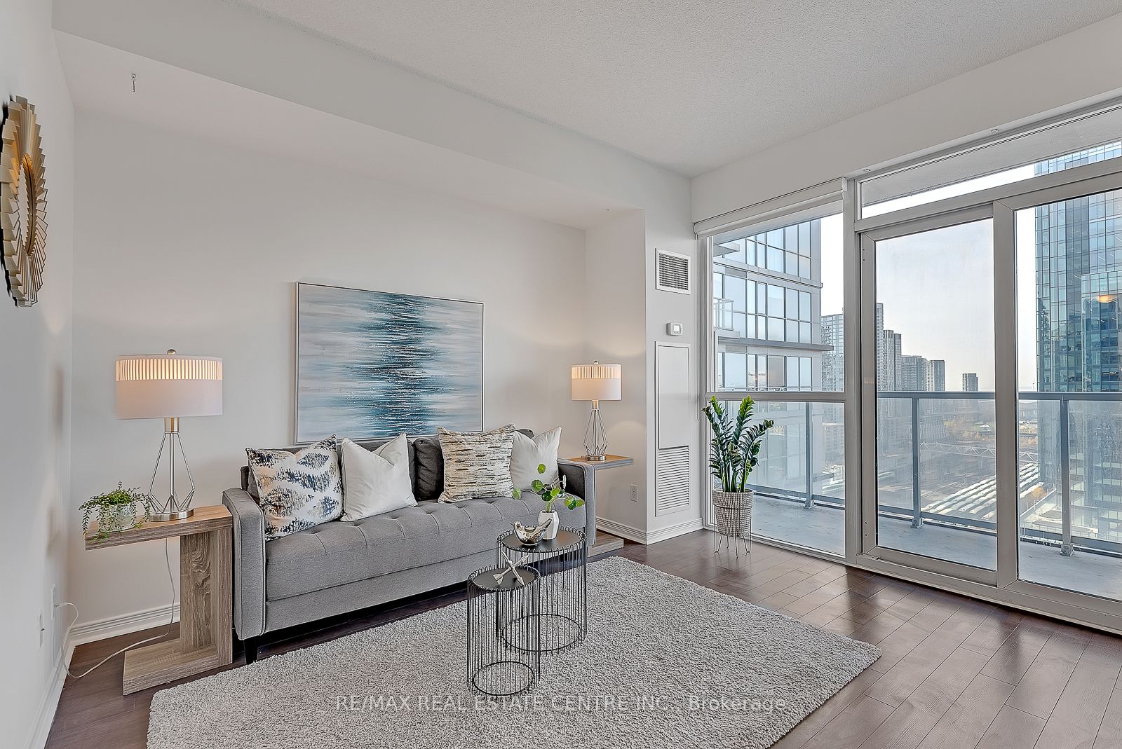 352 Front St W, #2113