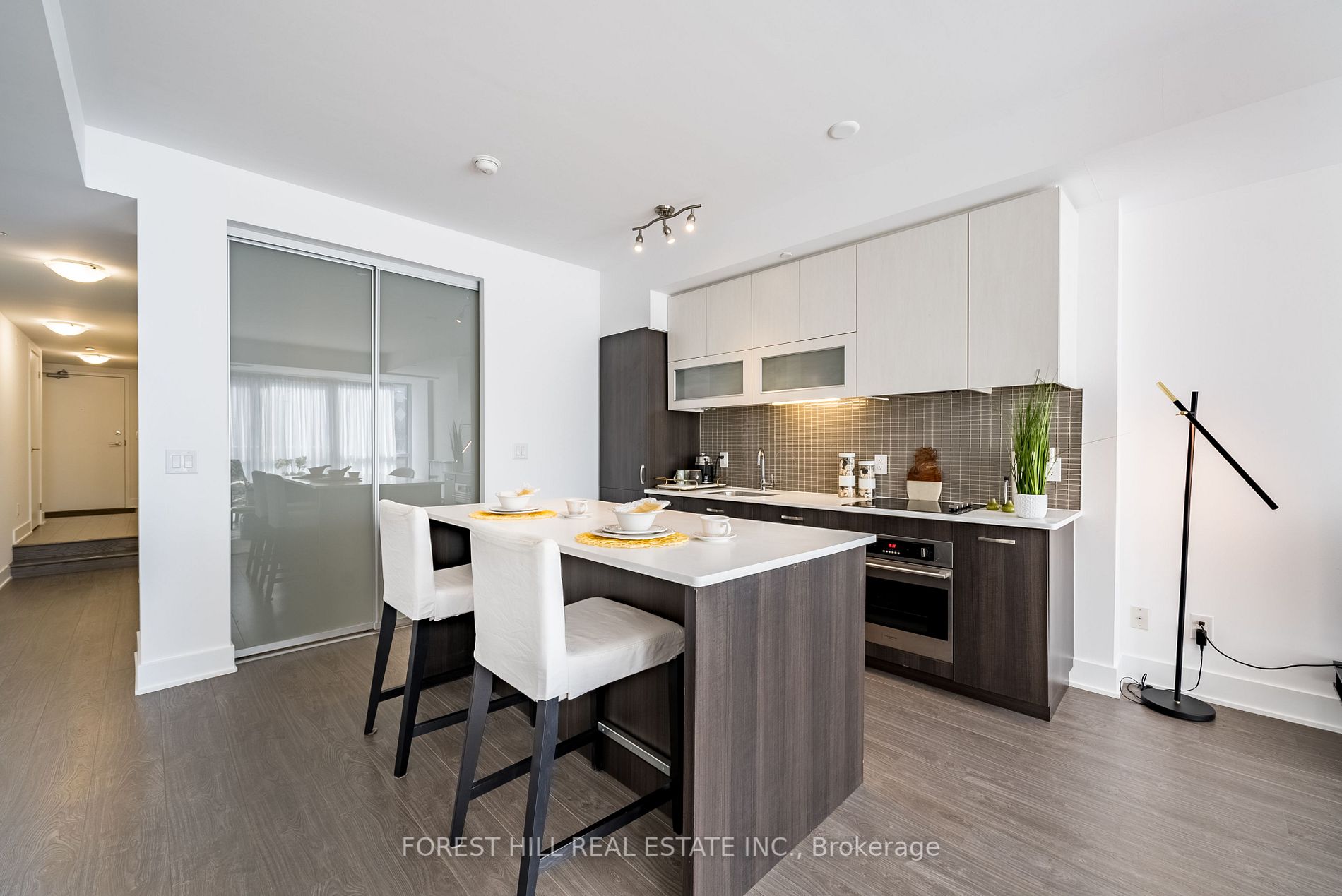 508 Wellington St, #802