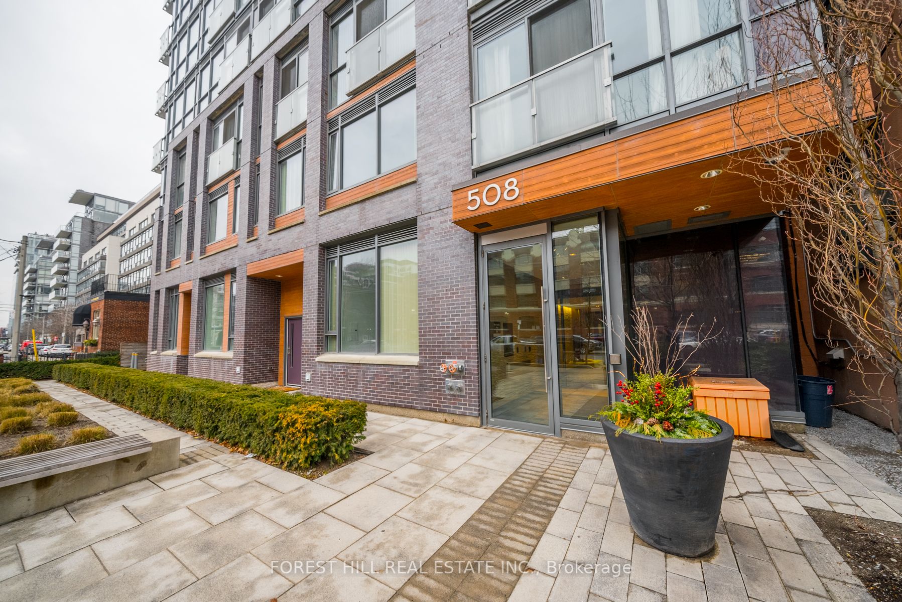 508 Wellington St, #802