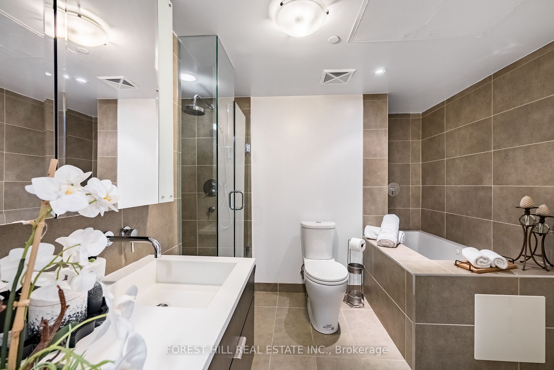 508 Wellington St, #802