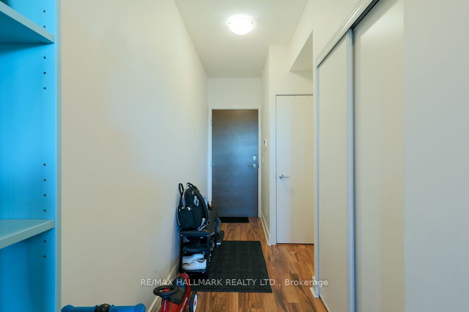 35 Brian Peck Cres, #423