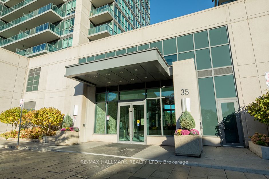 35 Brian Peck Cres, #423