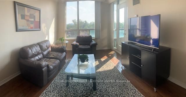 509 Beecroft Rd, #708