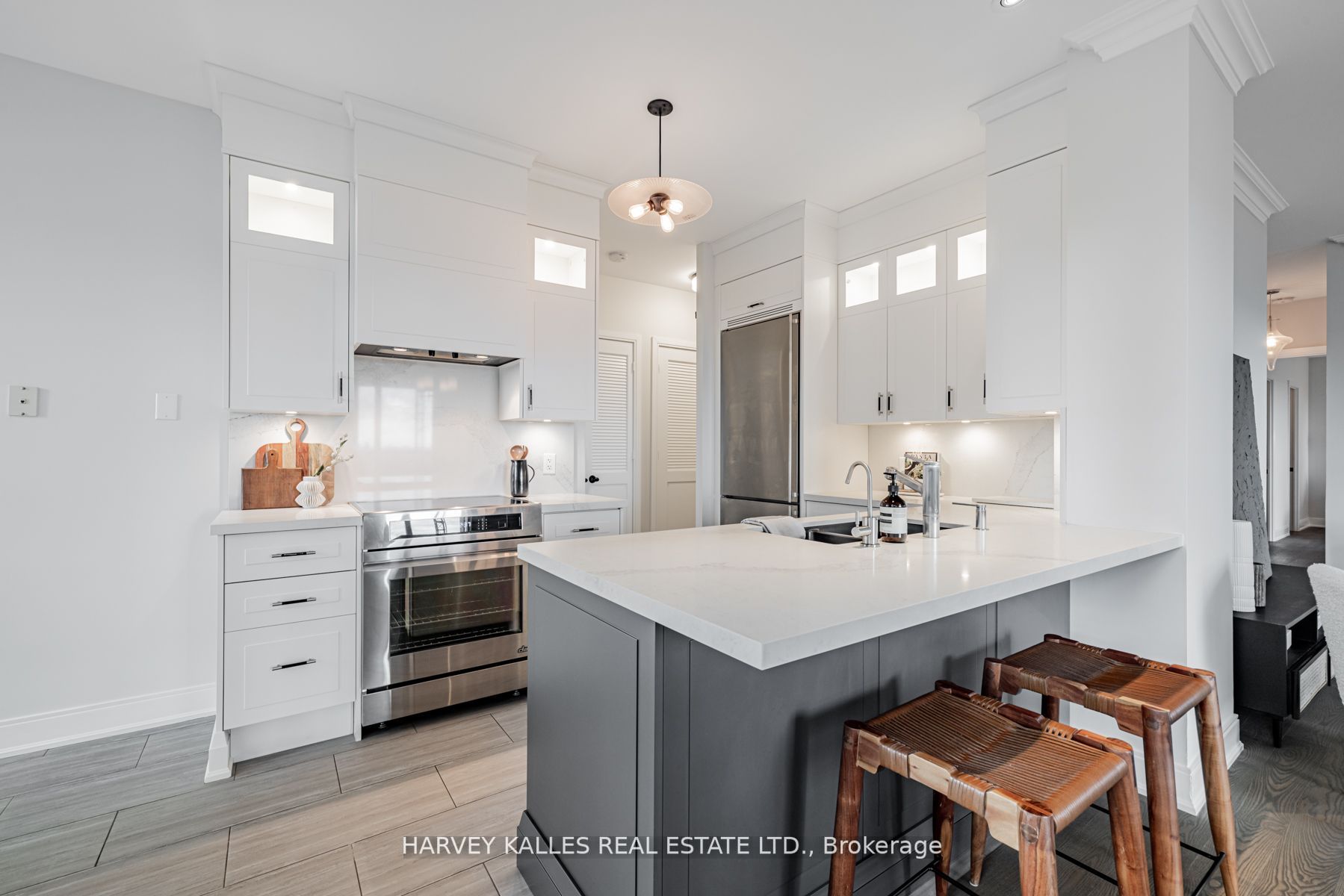 88 Broadway Ave, #2002