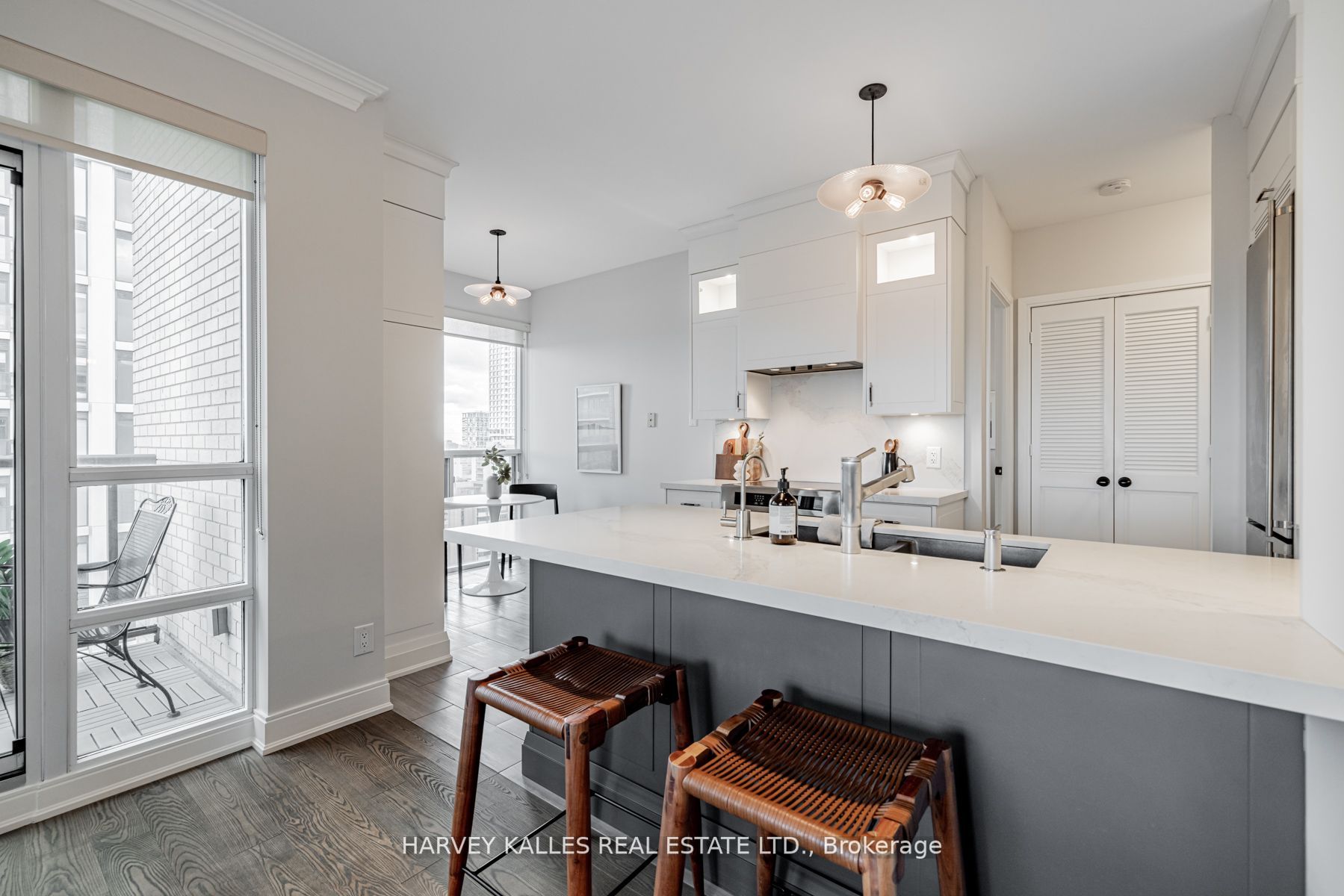 88 Broadway Ave, #2002