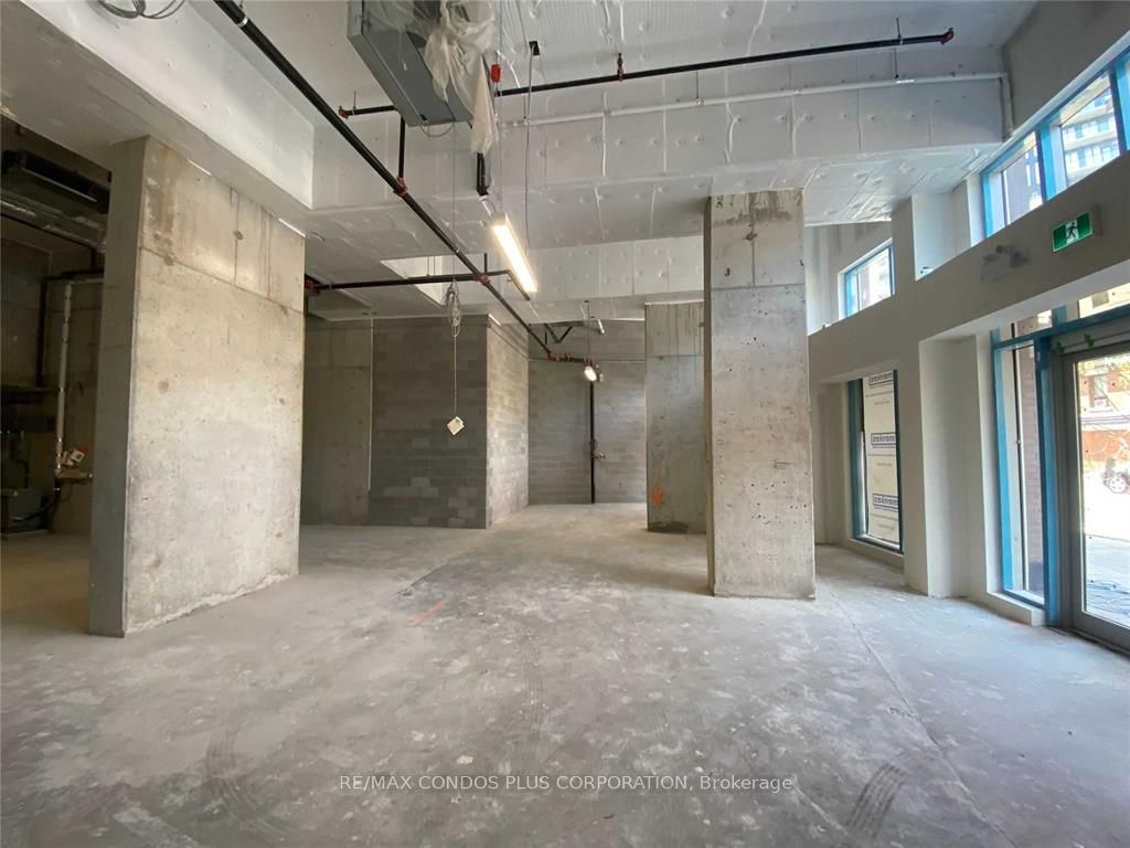 231 Dundas St E