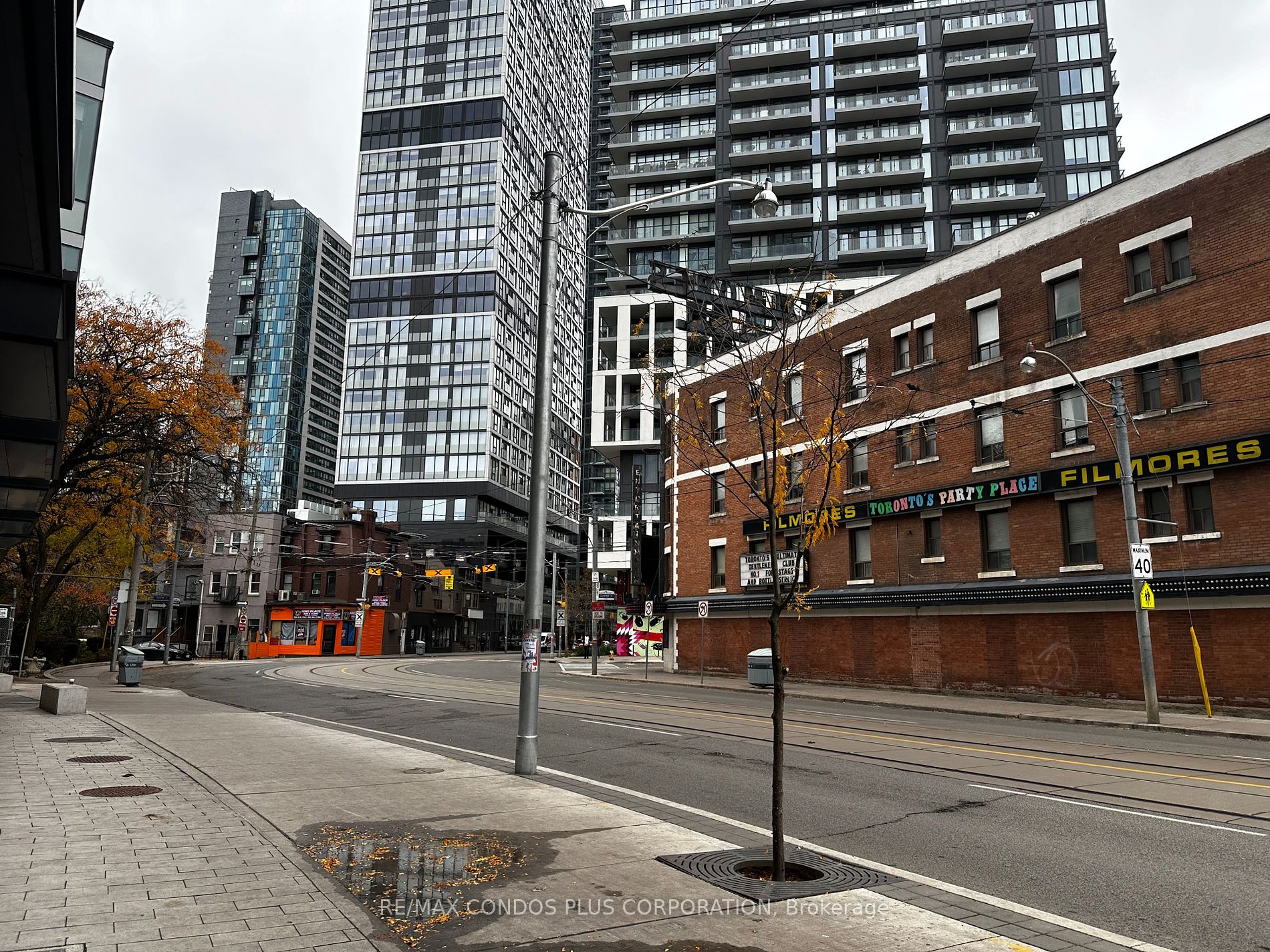 231 Dundas St E