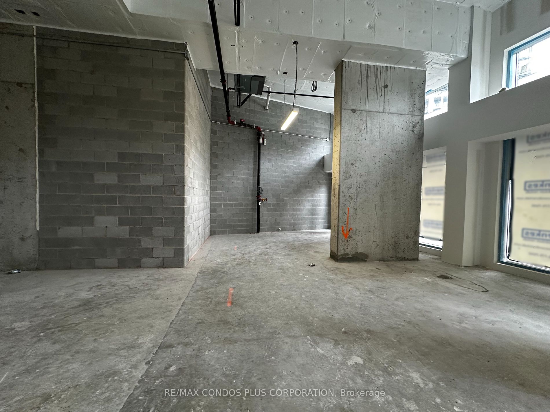 231 Dundas St E