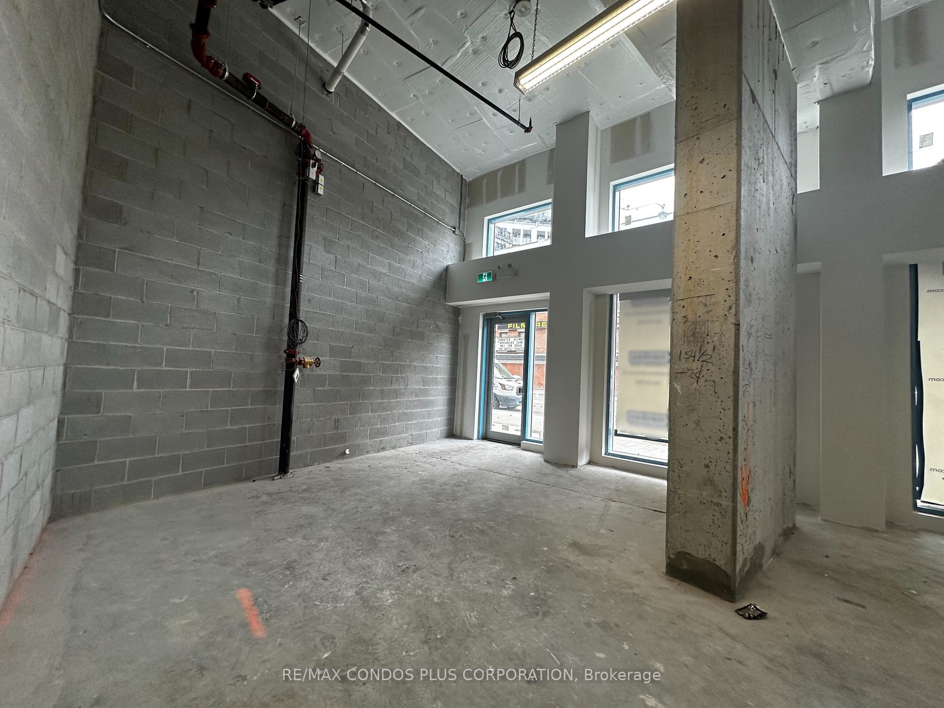 231 Dundas St E