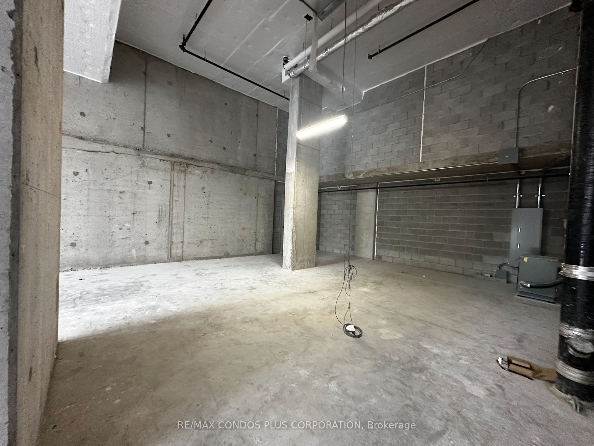 231 Dundas St E