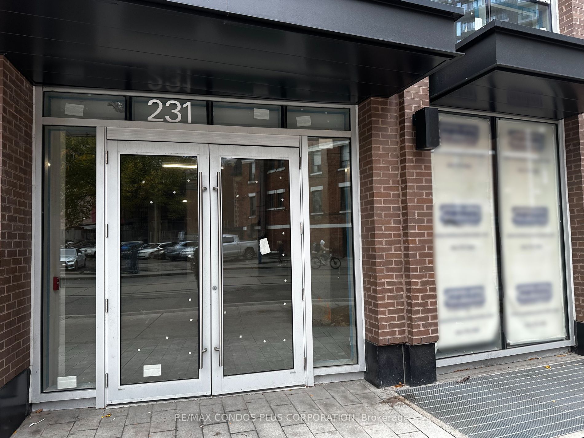 231 Dundas St E