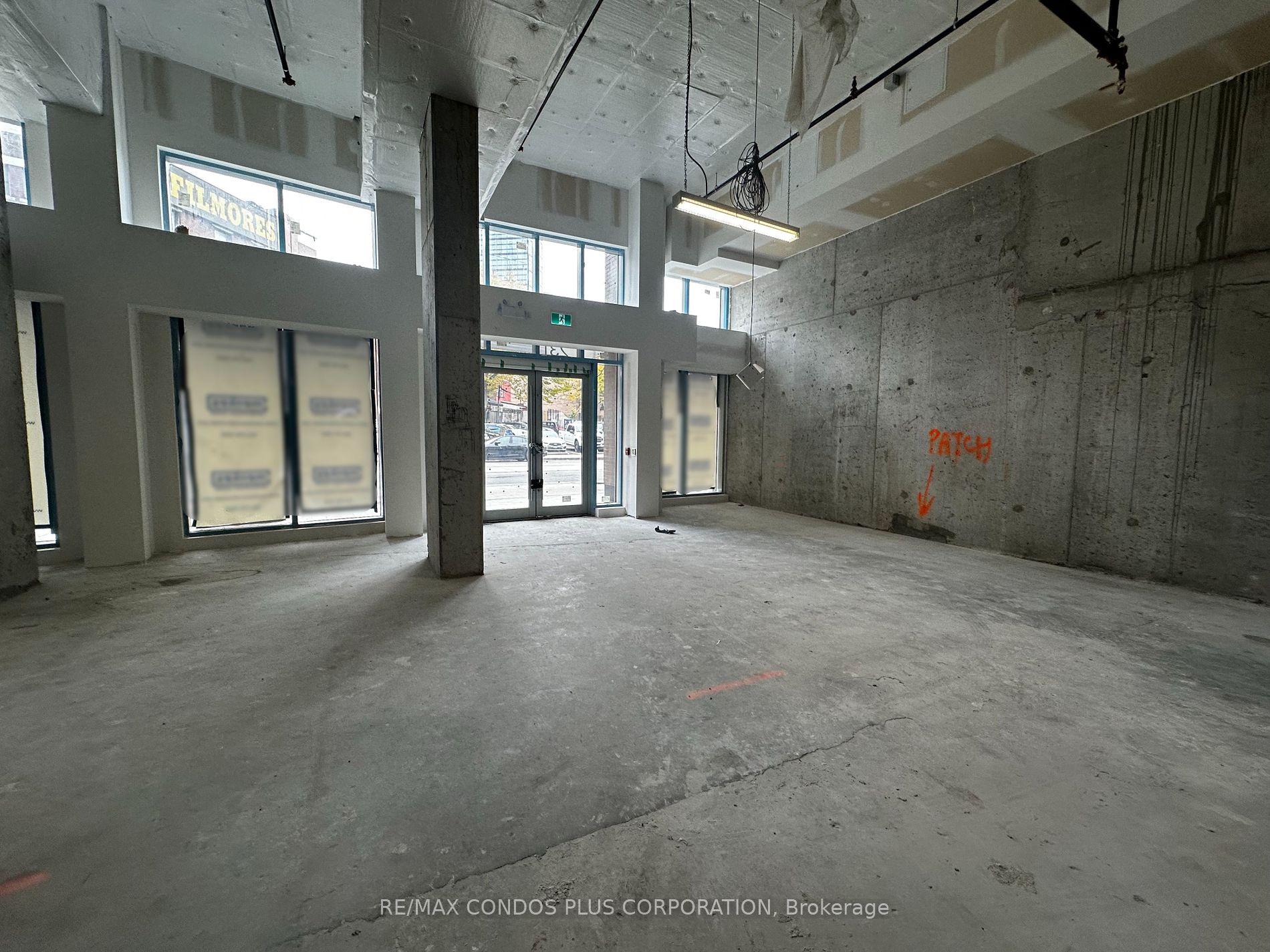231 Dundas St E