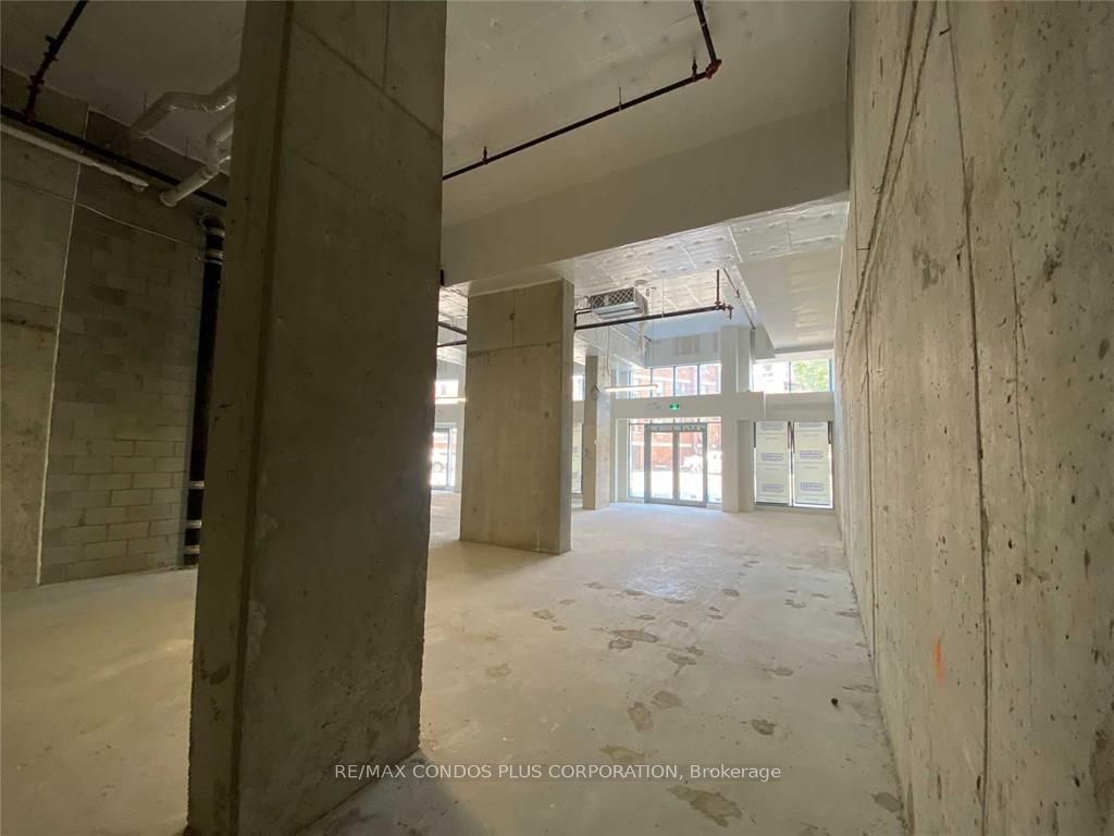 231 Dundas St E