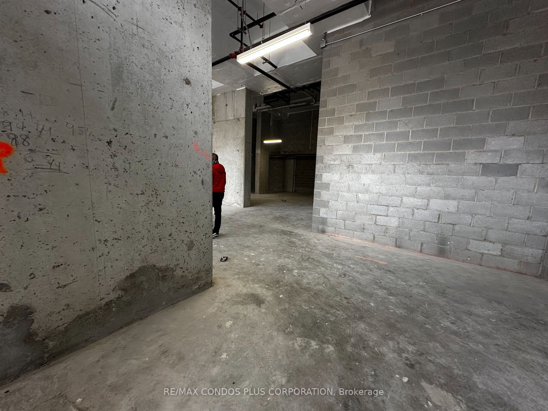 231 Dundas St E