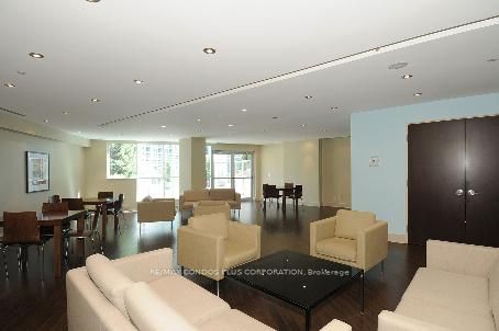 218 Queens Quay W, #2611