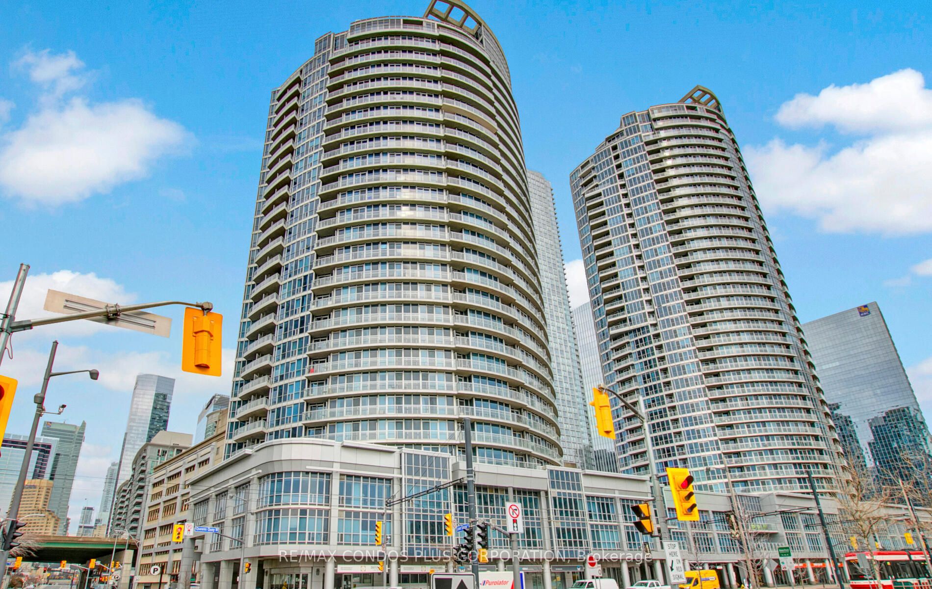 218 Queens Quay W, #2611