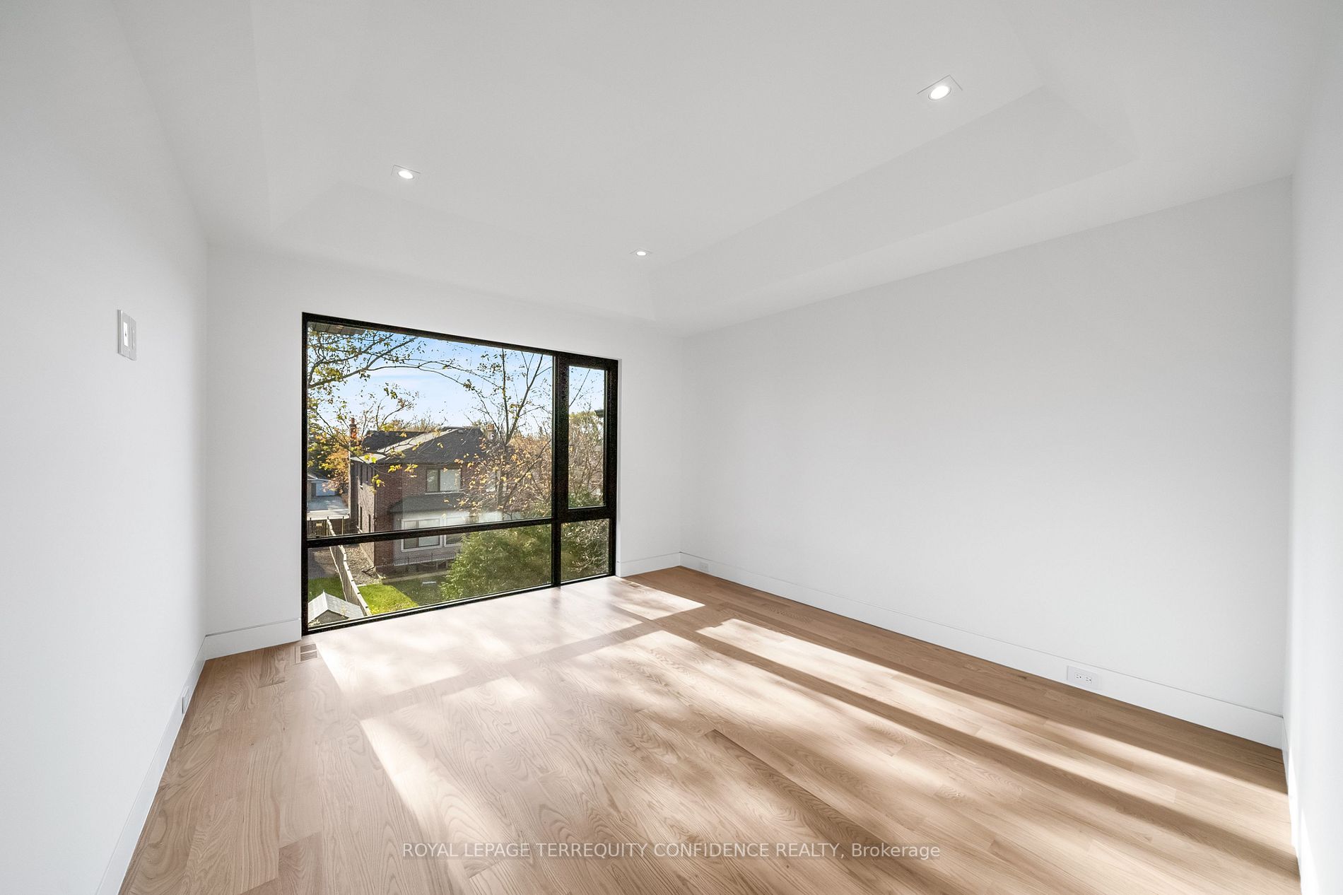 453 Hounslow Ave