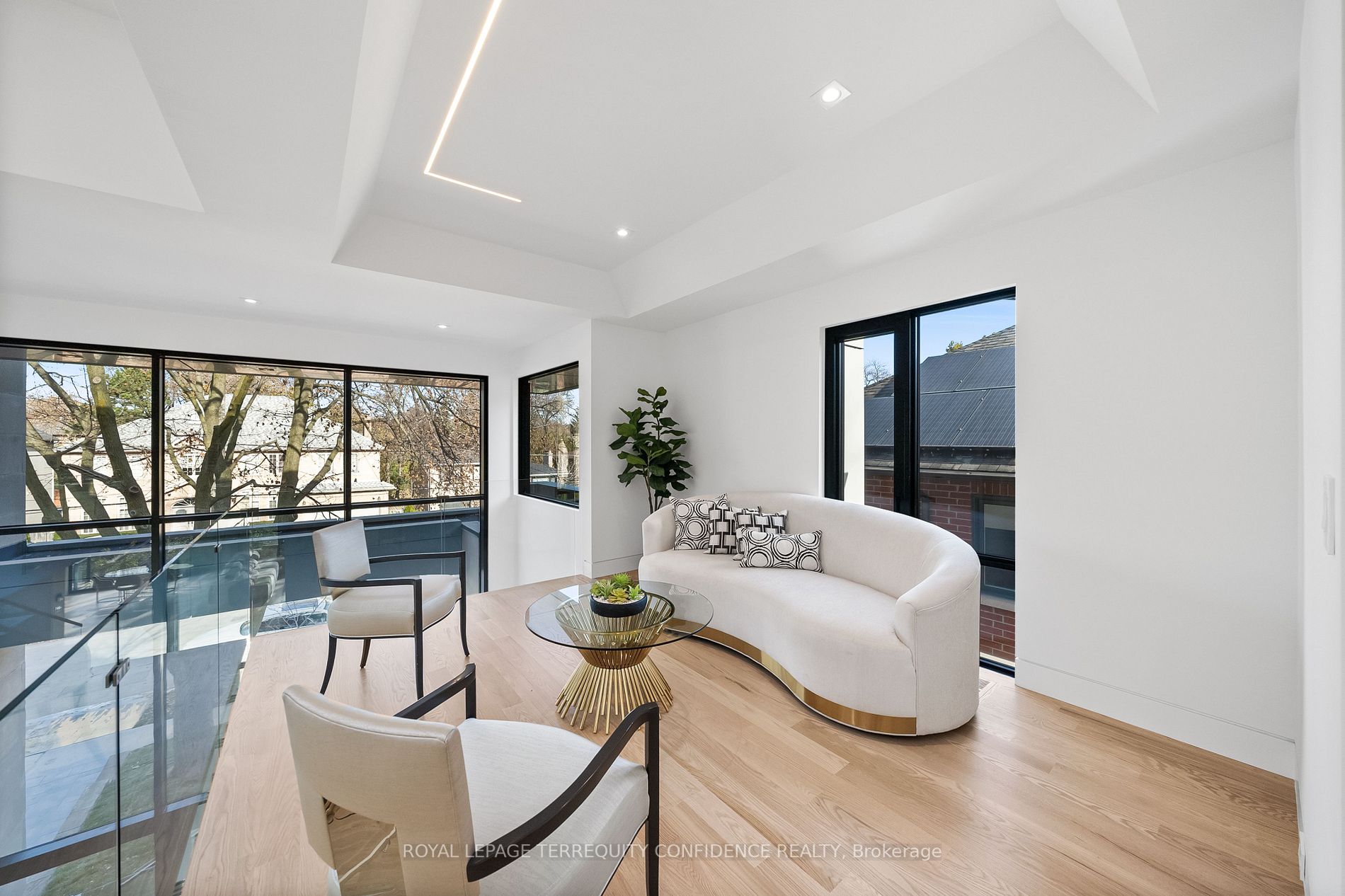 453 Hounslow Ave