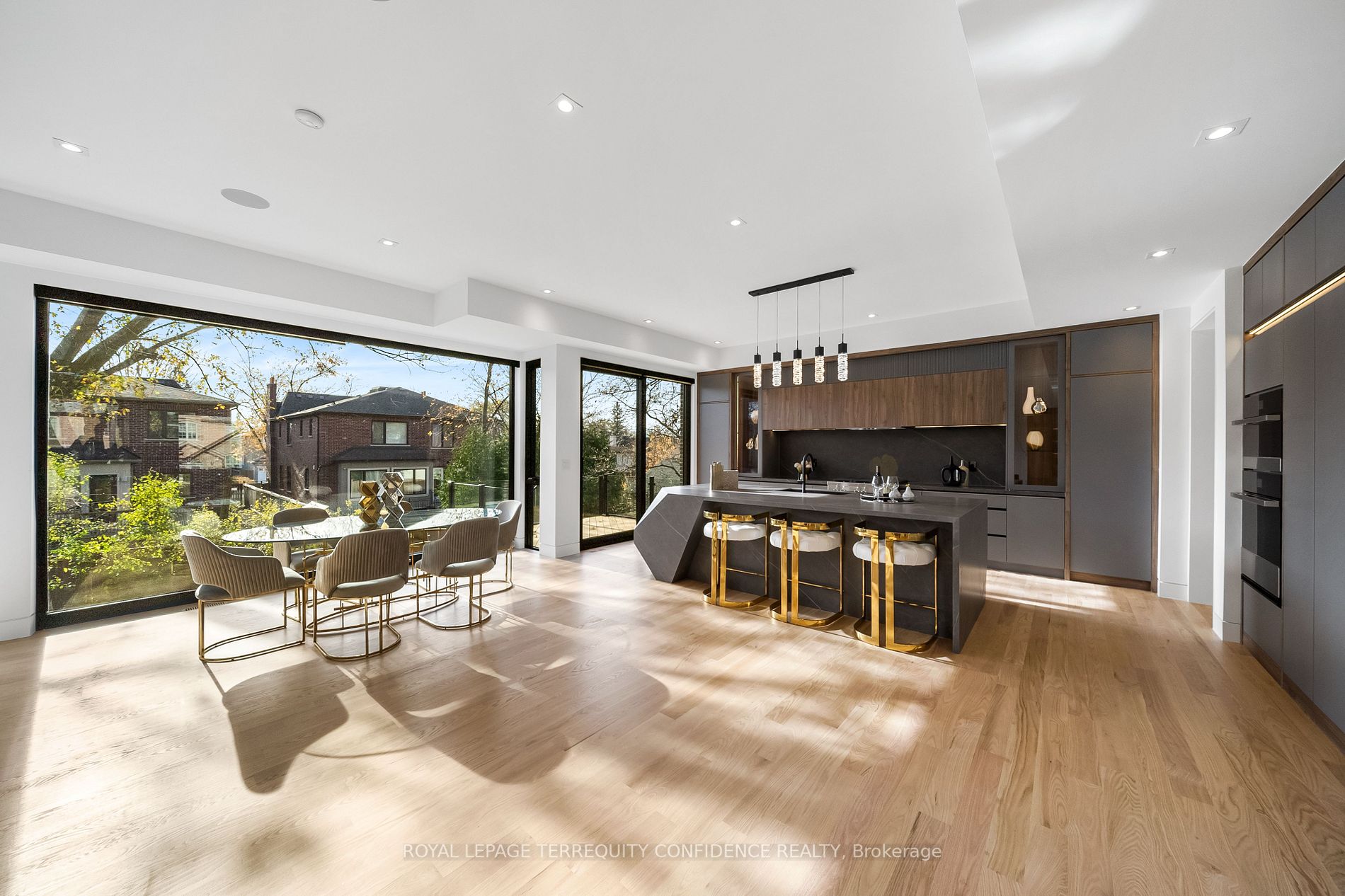453 Hounslow Ave