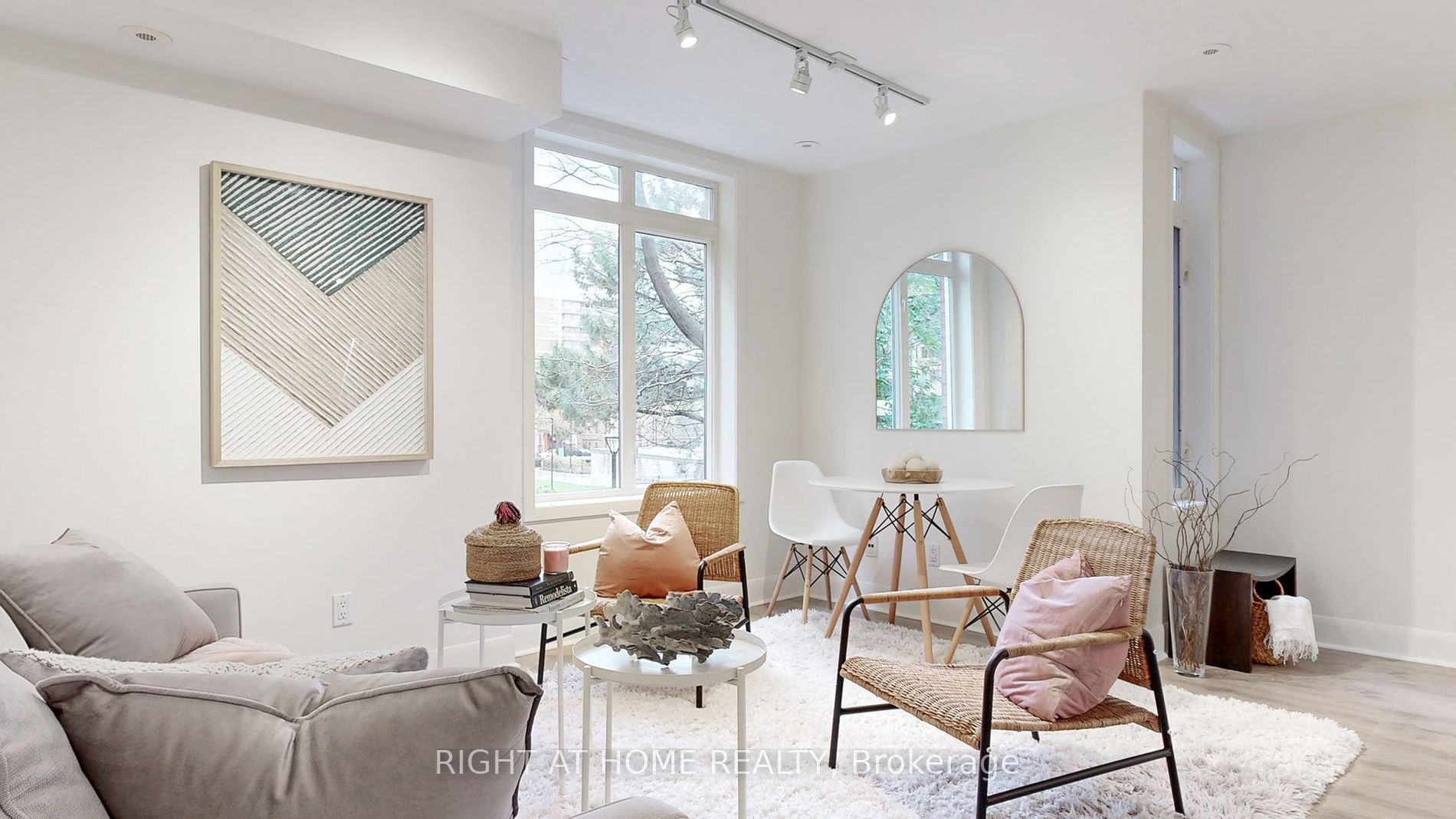 415 Jarvis St, #371