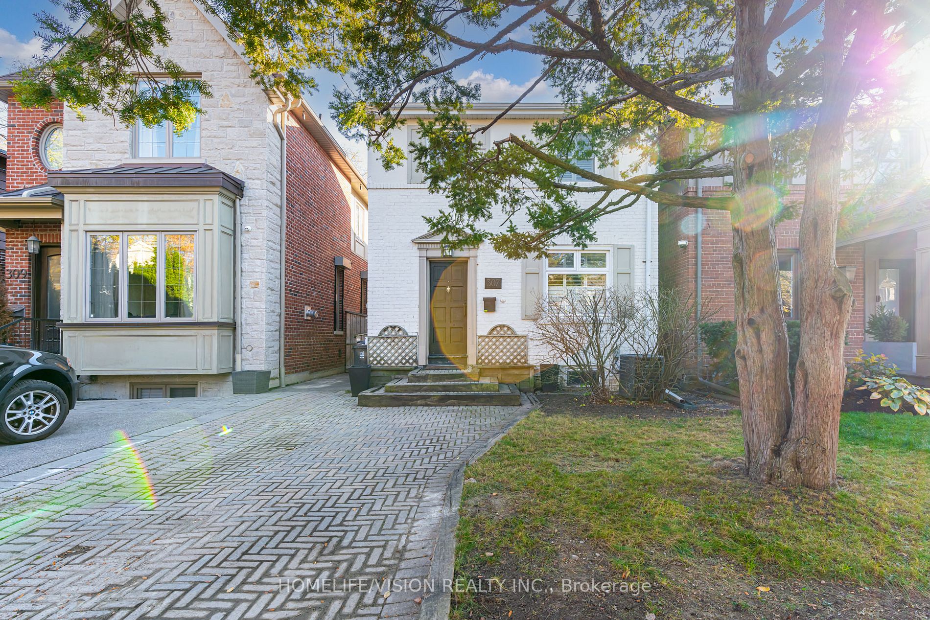 307 Manor Rd E