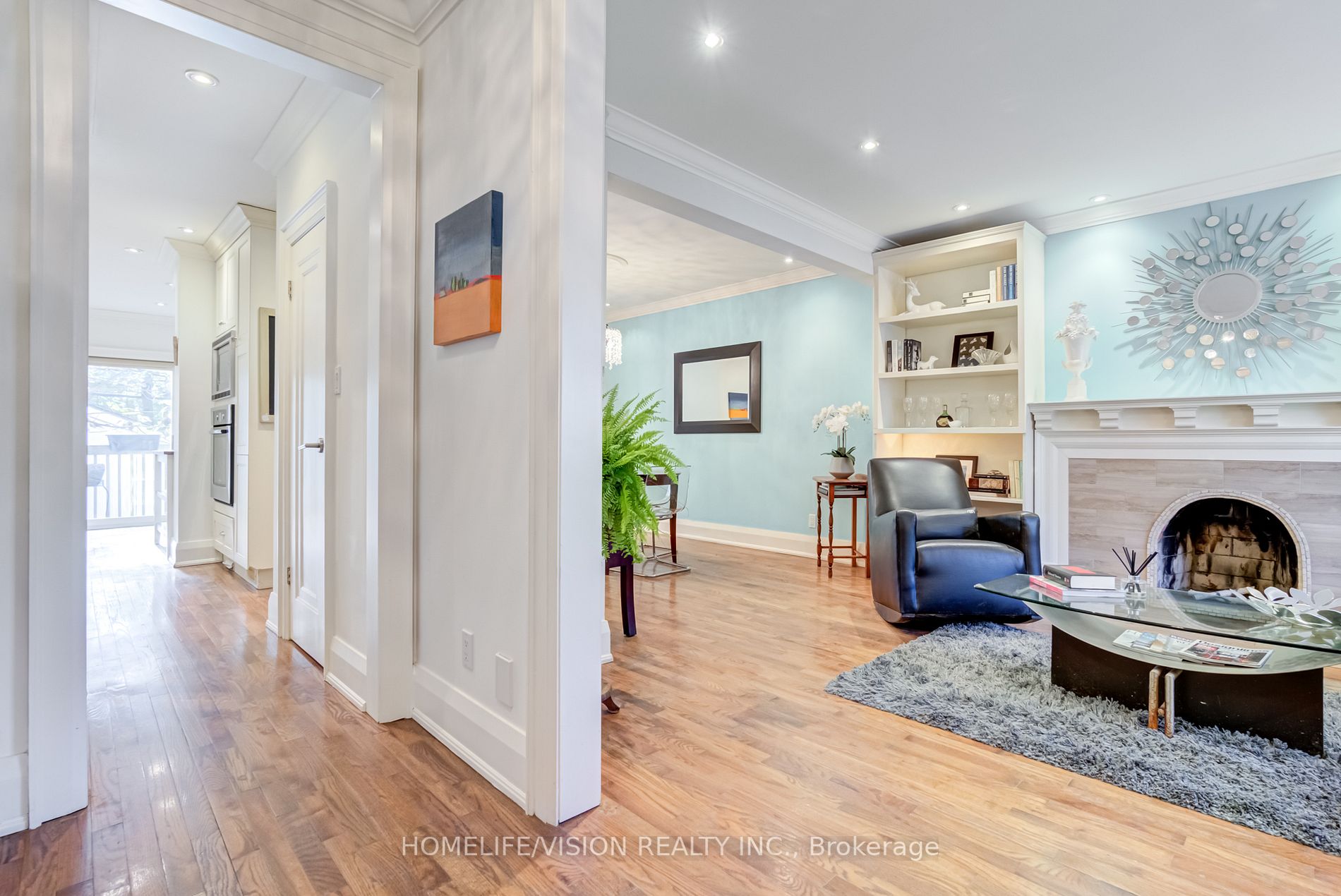 307 Manor Rd E